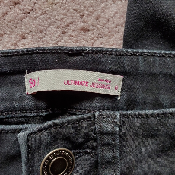 SO Low Rise Black Jeggings size 0 - Picture 3 of 4